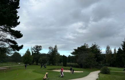 Le Rotary Club Dinard Côte d’Emeraude organise chaque année une compétition de golf au profit d’Octobre Rose.